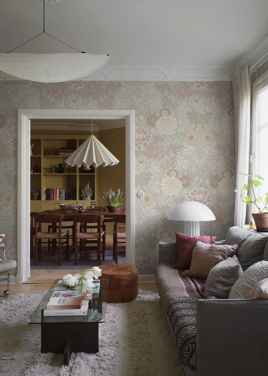 The large-scale Dahlia Garden Grand wallpaper is an enlarged reprint of our modern classic, Dahlia Garden. The hand-painted floral ornament feels warm and harmonious