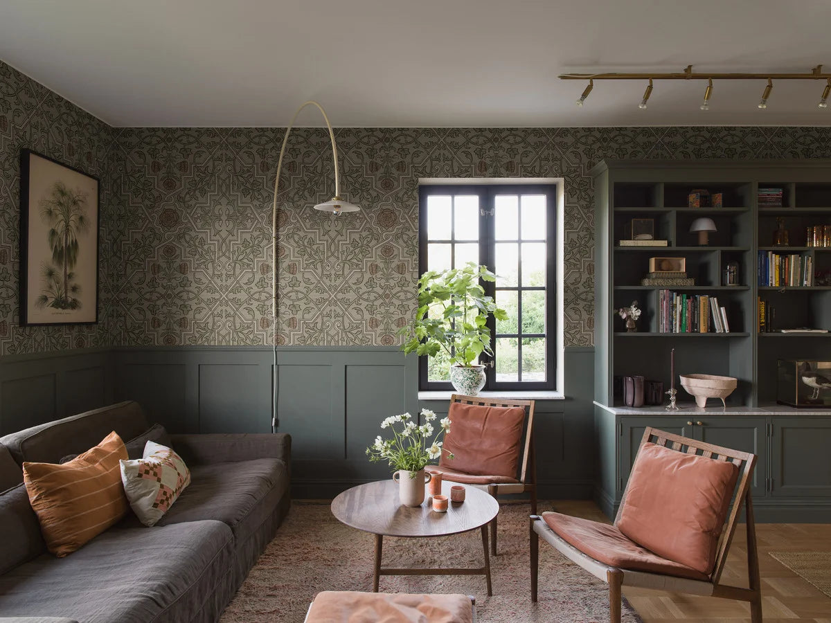 The 16th-century Rosenvinge wallpaper in an enlarged scale – a striking reprint of Sweden’s oldest preserved paper wallpaper.