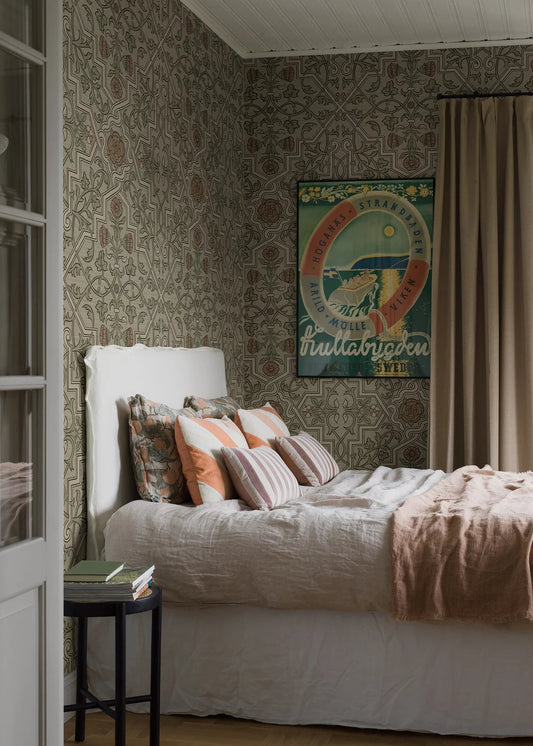 The 16th-century Rosenvinge wallpaper in an enlarged scale – a striking reprint of Sweden’s oldest preserved paper wallpaper.