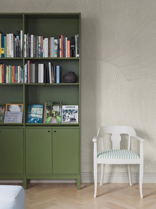 The light Mirage Grand wallpaper, with its large-scale graphic pattern, gives the room an airy, spacious feel. Layers of curved lines create a soft, vibrant expression.