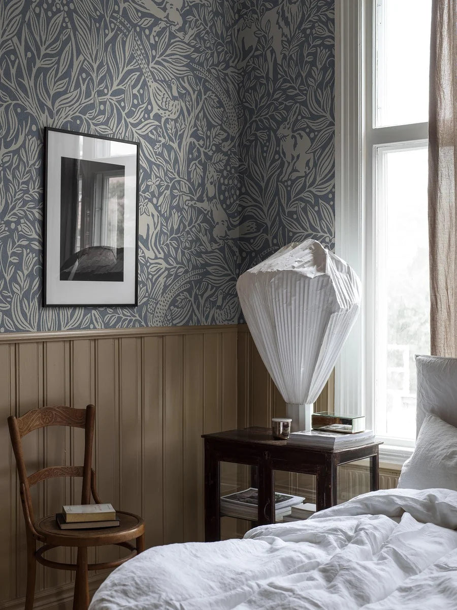 Here, Under the Elder Tree Grand comes in a gray-blue shade with light gray-beige details. The wallpaper is custom fit to your wall.