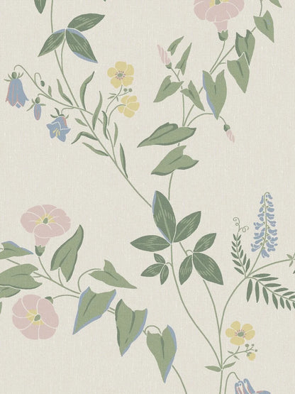 Floral Midsummer Eve Grand climbs toward the ceiling like a summery, delicate wall painting with buttercups, columbines, bellflowers, clover, and other blossoms in a light pastel palette on a cream-white background.