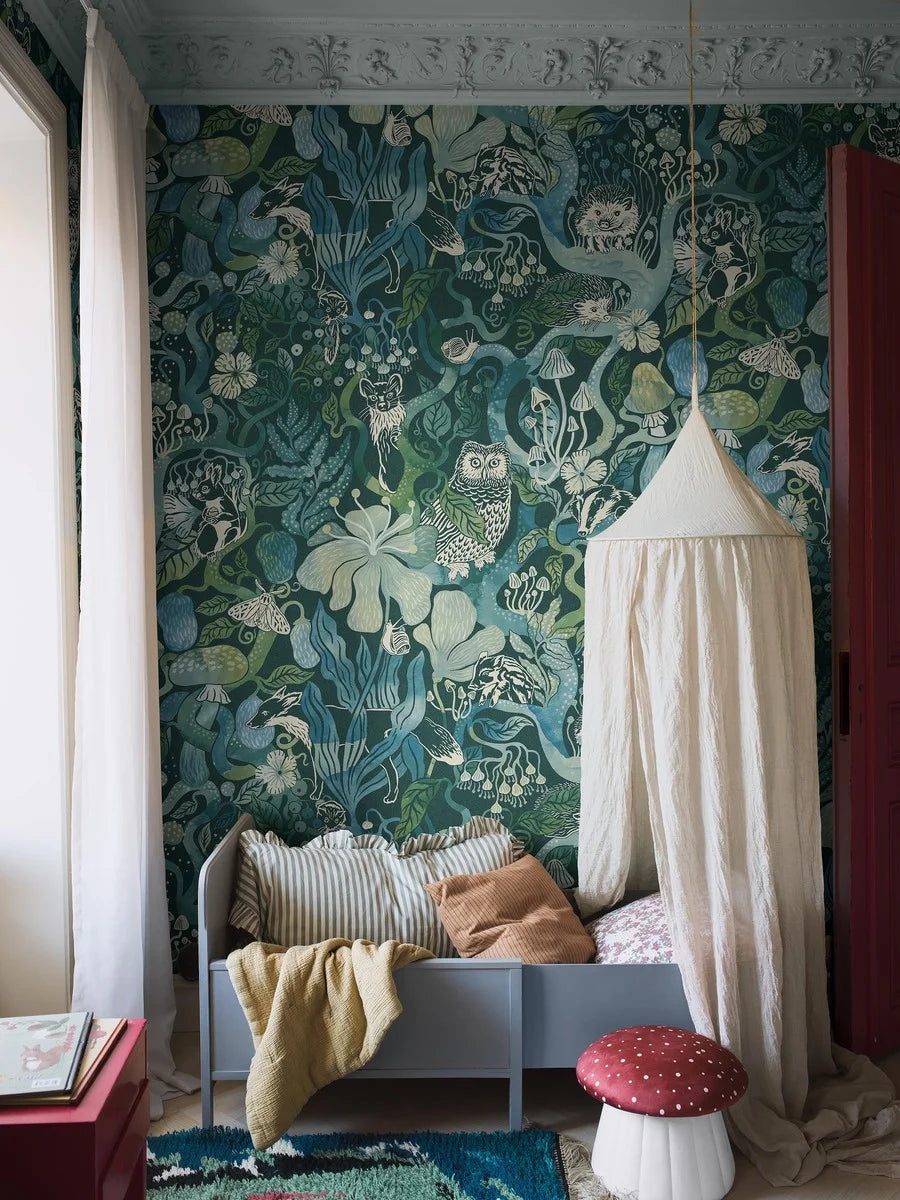 The wallpaper is an enlarged digital reprint of the Magic Woods children’s design – like an enchanting wall painting!