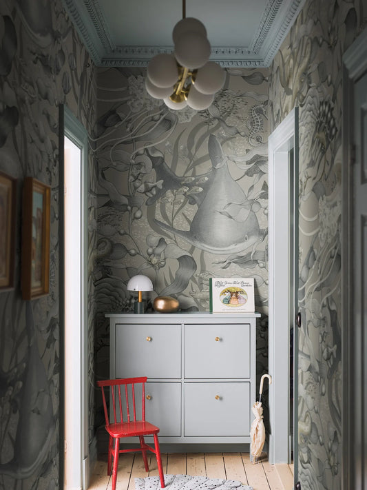  Welcome to the deep sea! The Underwater Magic Grand wallpaper is covered in a large-scale underwater forest of swaying kelp, filled with starfish, jellyfish, turtles, octopuses, and other fascinating creatures. 