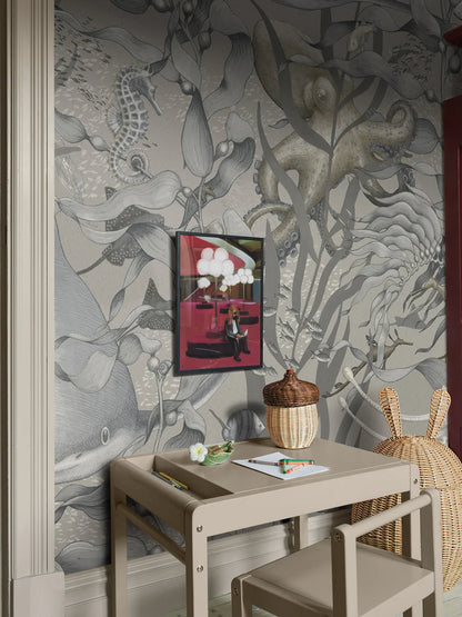  Welcome to the deep sea! The Underwater Magic Grand wallpaper is covered in a large-scale underwater forest of swaying kelp, filled with starfish, jellyfish, turtles, octopuses, and other fascinating creatures. 