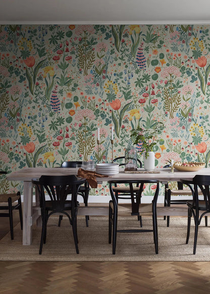 Blomsterhav Grand is an enlarged reprint of Noomi Spange’s floral wallpaper of the same name.