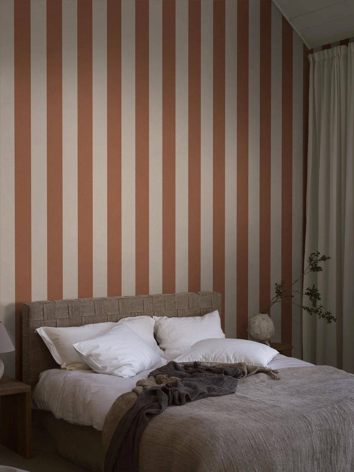 Båstad Stripe is a wide-striped wallpaper that brings a sense of lively dynamism to the room with its graphic block stripes. 