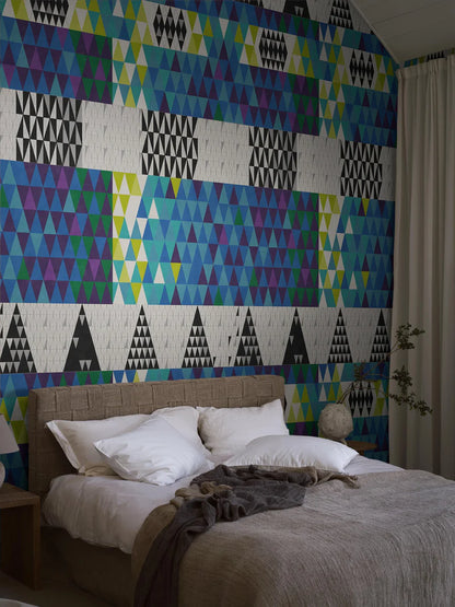 The graphic mural wallpaper Pythagoras is based on a textile of the same name, designed in 1952 by Swedish architect Sven Markelius, also known as Mr Funkis. 