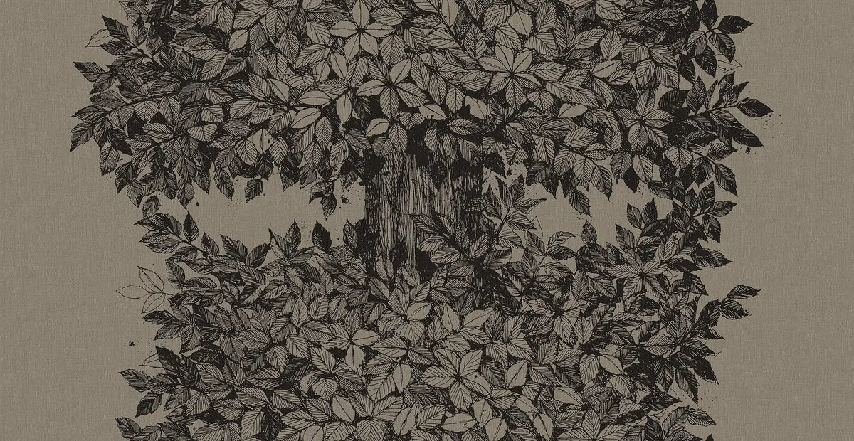 Here, the Hassel mural wallpaper features black details on a grey-brown ground reminiscent of undyed linen. The wallpaper is printed to order, made to measure for your wall.