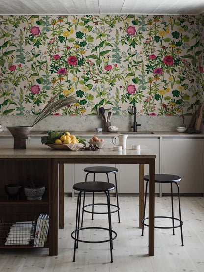 The large-flowered mural wallpaper Sommar features a colorful sea of blooms, including peonies, mullein and daffodils. 