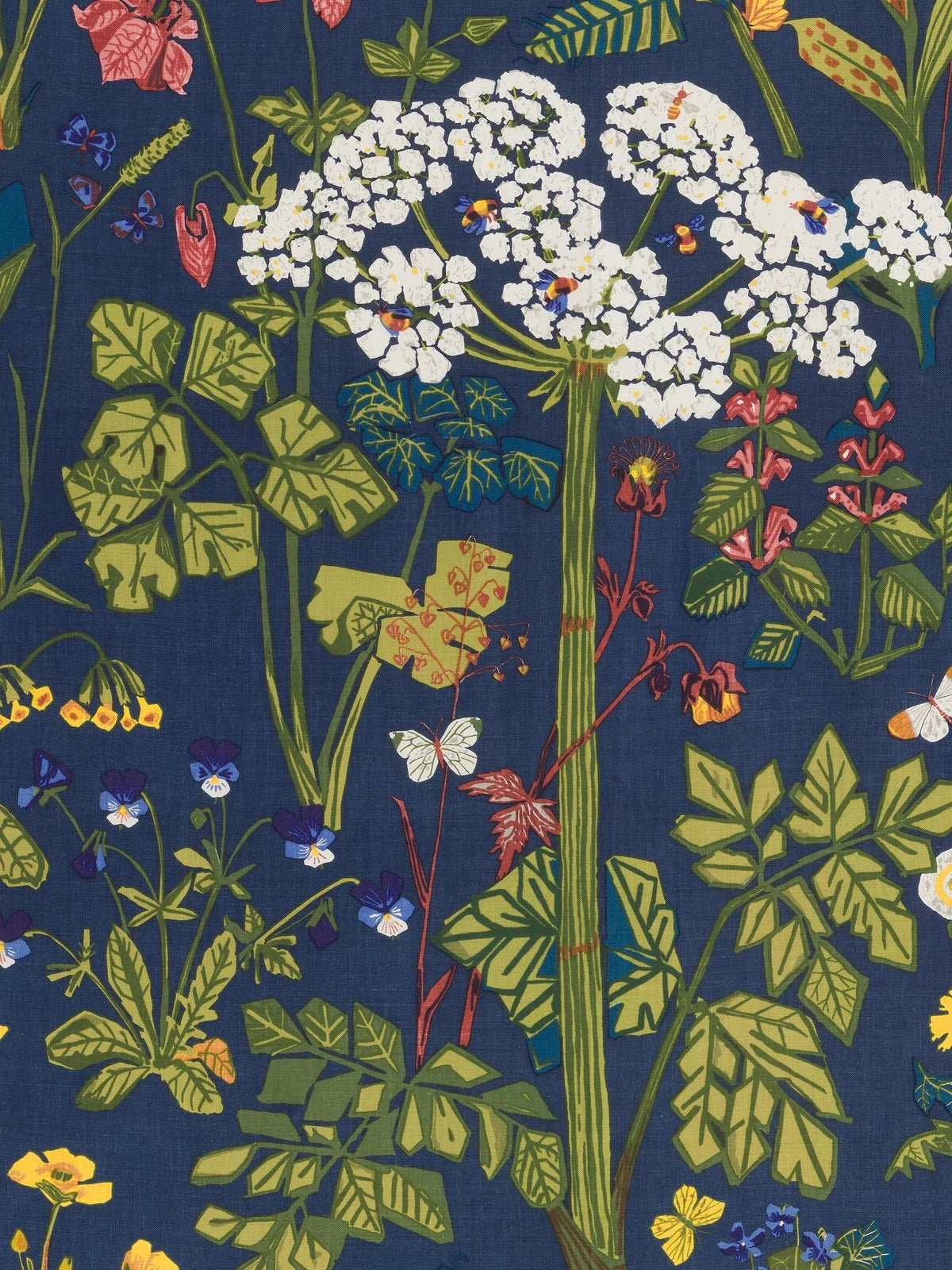 The mural wallpaper Aurora features one of Lisbet Jobs’ most beloved patterns, with flowers such as hogweed, dandelion, cowslip and lily of the valley, here in bright colors on a deep blue ground.