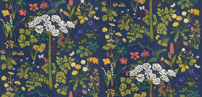 The mural wallpaper Aurora features one of Lisbet Jobs’ most beloved patterns, with flowers such as hogweed, dandelion, cowslip and lily of the valley, here in bright colors on a deep blue ground.