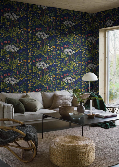 The mural wallpaper Aurora features one of Lisbet Jobs’ most beloved patterns, with flowers such as hogweed, dandelion, cowslip and lily of the valley, here in bright colors on a deep blue ground.