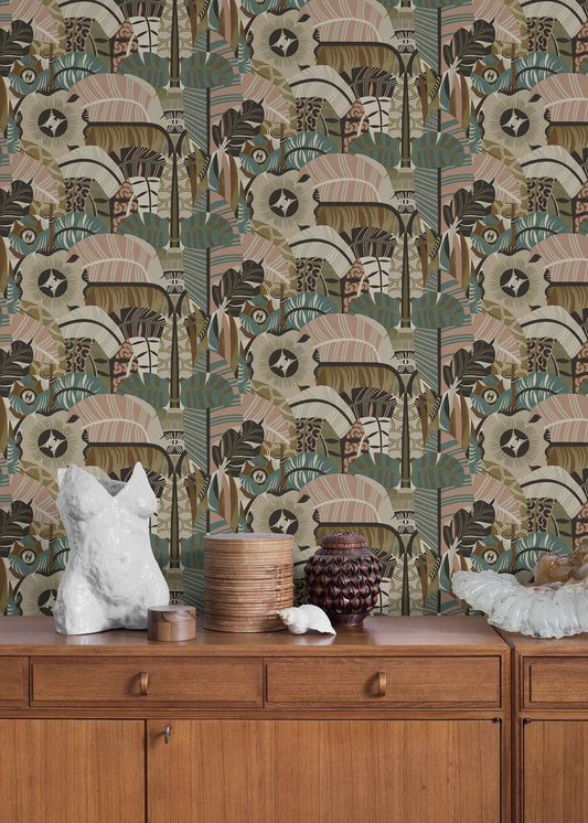 The mural wallpaper Hypnotic Safari features an abstract, graphic, almost slightly psychedelic pattern. Can you spot the eyes among the soft, organic shapes?