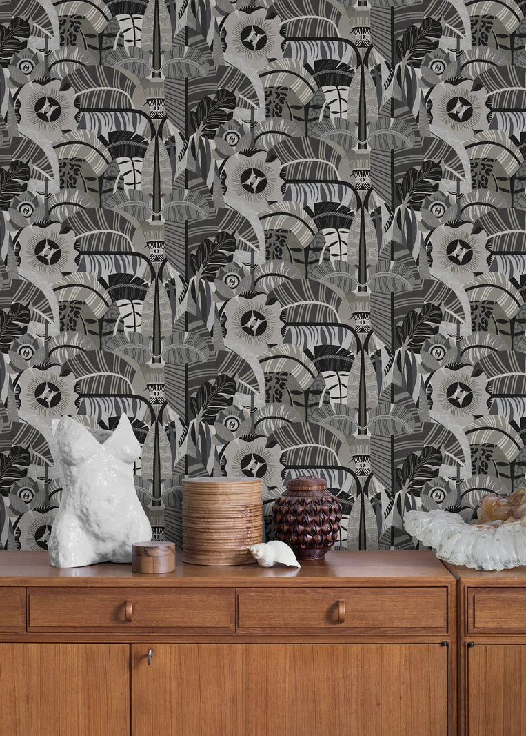 The graphic mural wallpaper Hypnotic Safari features an abstract pattern of soft, organic shapes. Here and there, an eye peeks through the slightly psychedelic design. 