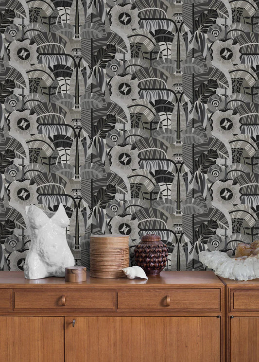 The graphic mural wallpaper Hypnotic Safari features an abstract pattern of soft, organic shapes. Here and there, an eye peeks through the slightly psychedelic design. 