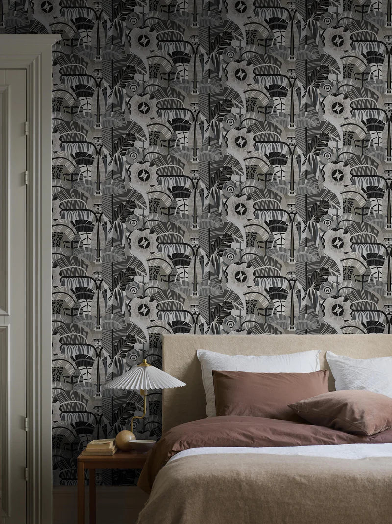 The graphic mural wallpaper Hypnotic Safari features an abstract pattern of soft, organic shapes. Here and there, an eye peeks through the slightly psychedelic design. 