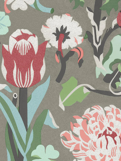 On the floral mural wallpaper Myrtle, roses, sweet peas and tulips jostle for space—but the leading role is played by beautiful myrtle, the symbol of happiness and love.
