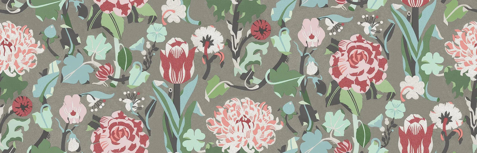 On the floral mural wallpaper Myrtle, roses, sweet peas and tulips jostle for space—but the leading role is played by beautiful myrtle, the symbol of happiness and love.