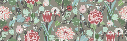 On the floral mural wallpaper Myrtle, roses, sweet peas and tulips jostle for space—but the leading role is played by beautiful myrtle, the symbol of happiness and love.