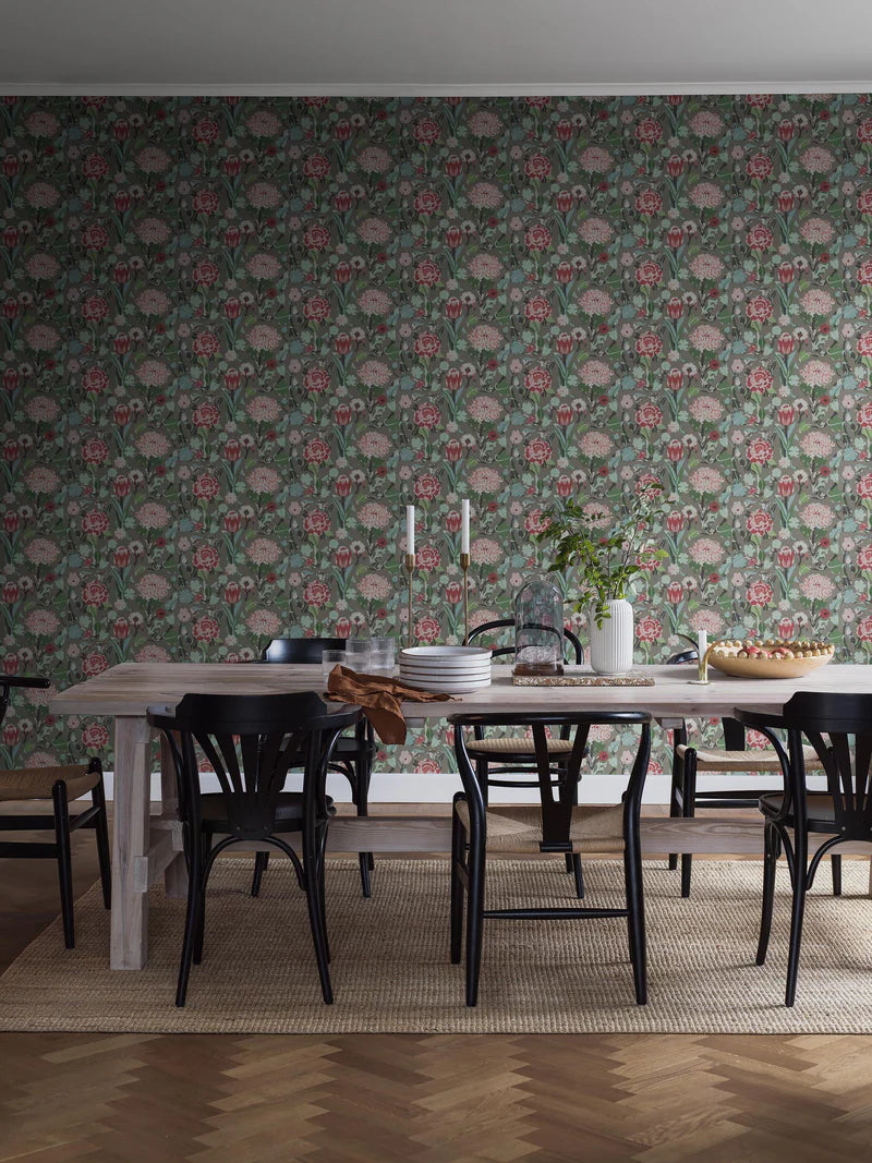 On the floral mural wallpaper Myrtle, roses, sweet peas and tulips jostle for space—but the leading role is played by beautiful myrtle, the symbol of happiness and love.