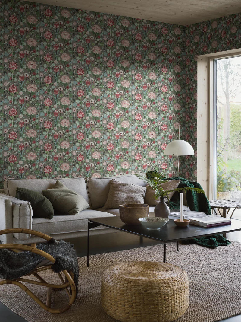 On the floral mural wallpaper Myrtle, roses, sweet peas and tulips jostle for space—but the leading role is played by beautiful myrtle, the symbol of happiness and love.
