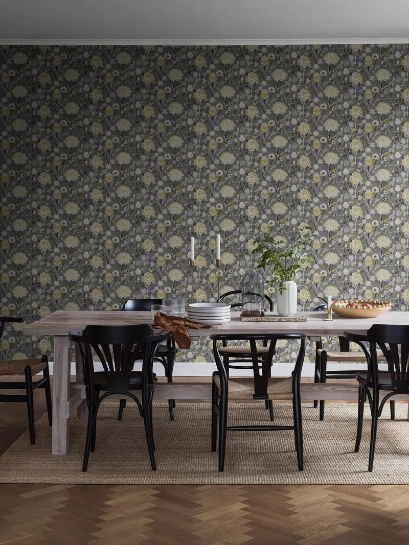 The floral mural wallpaper Myrtle features stylised flowers such as sweet peas, roses and tulips—but above all myrtle, the symbol of love and happiness