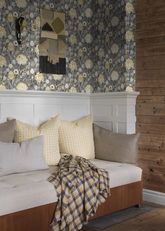 The floral mural wallpaper Myrtle features stylised flowers such as sweet peas, roses and tulips—but above all myrtle, the symbol of love and happiness