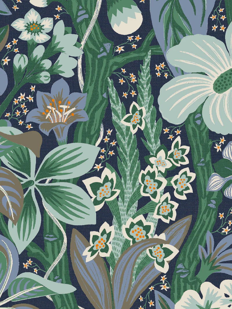 The floral mural wallpaper Friviva is a true flower festival, with a delightful mix of Scandinavian meadow flowers and exotic plants.