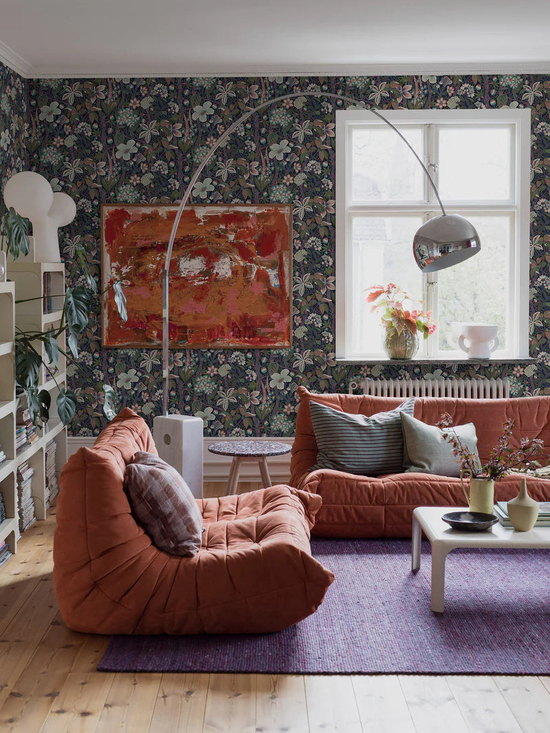 Friviva is a colorful, large-flowered mural wallpaper created by designer Hanna Werning.
