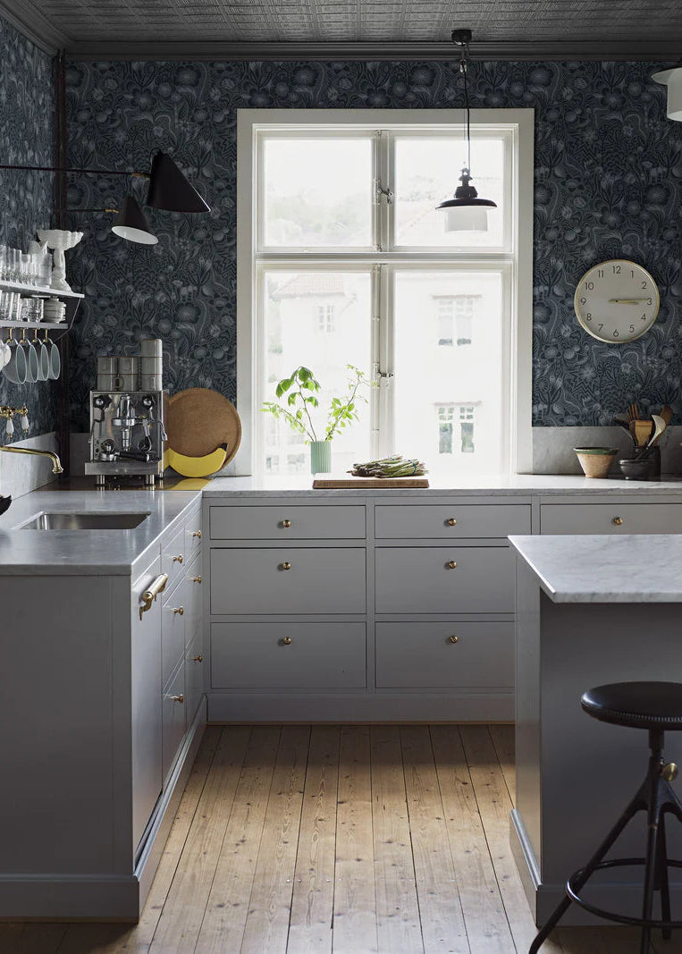 Pangsurr is a floral mural wallpaper with soft, organic fantasy shapes created by Hanna Werning. Like a zoomed-in glimpse of soft moss, accompanied by the buzz of insects. 