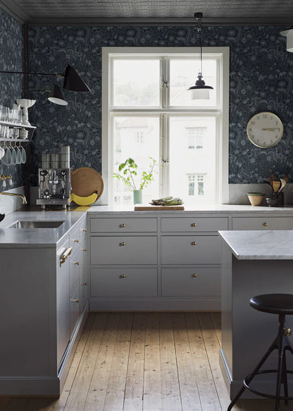 Pangsurr is a floral mural wallpaper with soft, organic fantasy shapes created by Hanna Werning. Like a zoomed-in glimpse of soft moss, accompanied by the buzz of insects. 