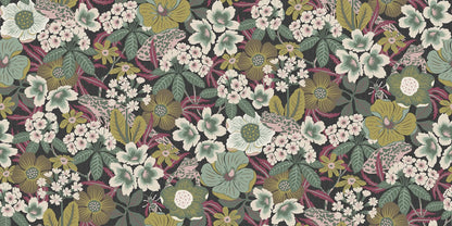 In the lush pattern of the floral mural wallpaper Kvackstepp, you’ll find blooming primroses and rhododendrons, among other things.