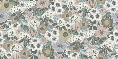 Kvackstepp is a large-flowered mural wallpaper that at first glance feels quite romantic. But among the primroses and rhododendrons you’ll also find protected toads and beautiful hornets hiding away.