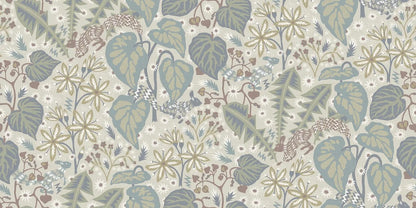 In the large-scale botanical pattern of the mural wallpaper Zingkorre, squirrels dart back and forth among flowers and leaves.