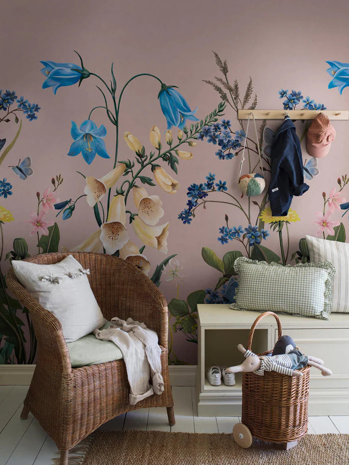 A blooming meadow of forget-me-nots, clover, dandelions and bluebells comes to life on the Bluebell Magic mural wallpaper.