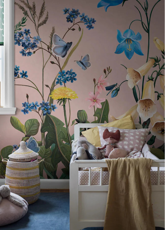 A blooming meadow of forget-me-nots, clover, dandelions and bluebells comes to life on the Bluebell Magic mural wallpaper.