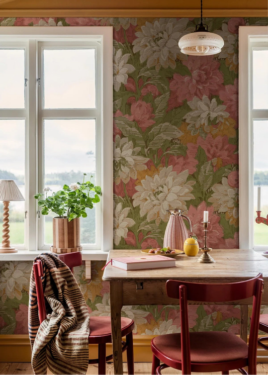 pink and yellow-orange meet more muted shades of grey and white. The foliage is rendered in warm greens. Delilah Grand is extraordinary in every way, with its colorful floral design in a truly large scale.