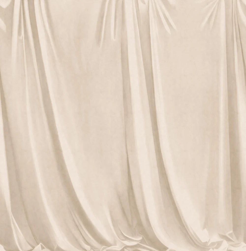The light mural wallpaper Drape features a hand-painted motif of softly draped fabric, with a lifelike canvas texture and an artistic feel in the brushstrokes.