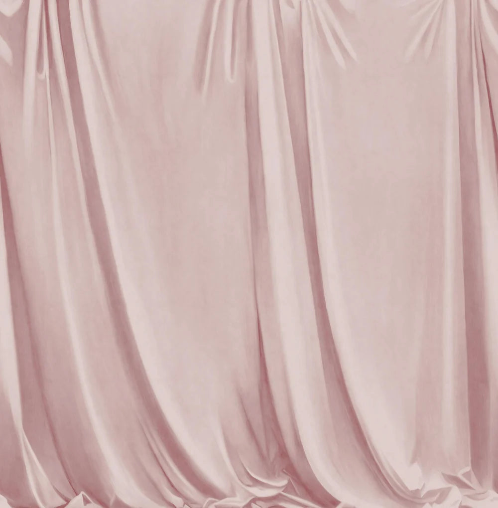 The light mural wallpaper Drape features a hand-painted motif of softly draped fabric, with a lifelike canvas texture and an artistic feel in the brushstrokes.