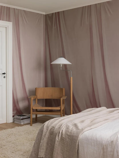The light mural wallpaper Drape features a hand-painted motif of softly draped fabric, with a lifelike canvas texture and an artistic feel in the brushstrokes.