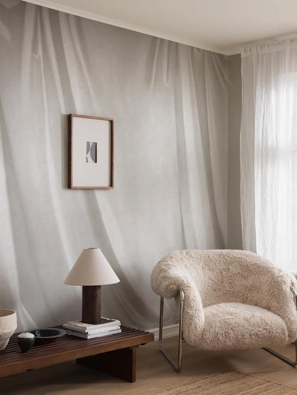 The light mural wallpaper Drape features a hand-painted motif of draping fabric with a canvas texture and soft brushstrokes.
