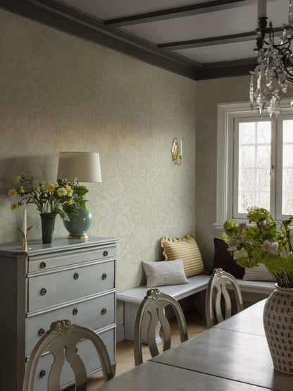  The Hildasholm Grand wallpaper is inspired by the Hildasholm manor on the shores of Lake Siljan in Leksand, where Hilda Munthe created a garden in true Arts &amp; Crafts spirit. 