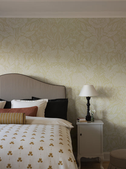  The Hildasholm Grand wallpaper is inspired by the Hildasholm manor on the shores of Lake Siljan in Leksand, where Hilda Munthe created a garden in true Arts &amp; Crafts spirit. 