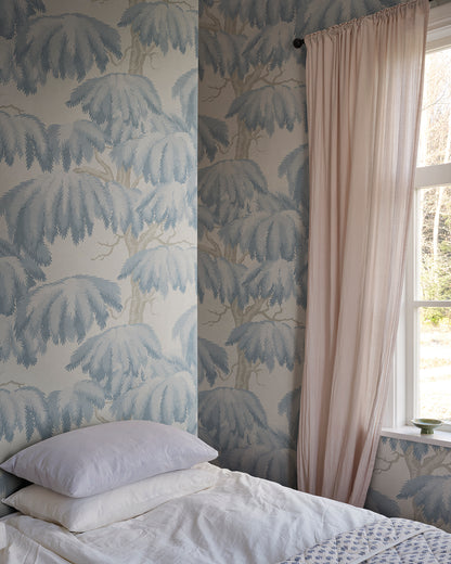 With its magnificent crown, the Lebanese Cedar wallpaper mural embraces Southern European valleys and mountain slopes with its plumes. 