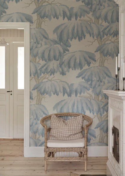 With its magnificent crown, the Lebanese Cedar wallpaper mural embraces Southern European valleys and mountain slopes with its plumes. 