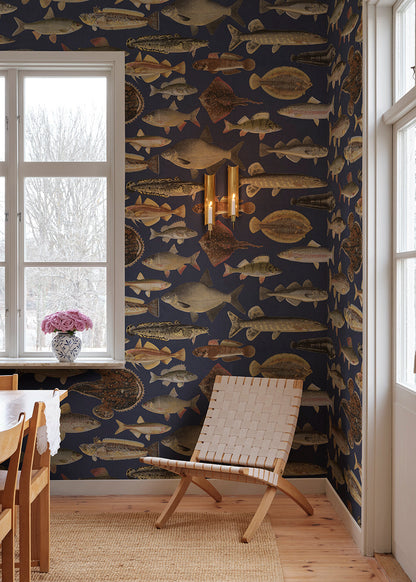 The illustrations for this fish wallpaper mural come from the work “Skandinaviska fiskar” (Scandinavian Fish) by Wilhelm von Wright, a Finnish illustrator active in the mid-19th century