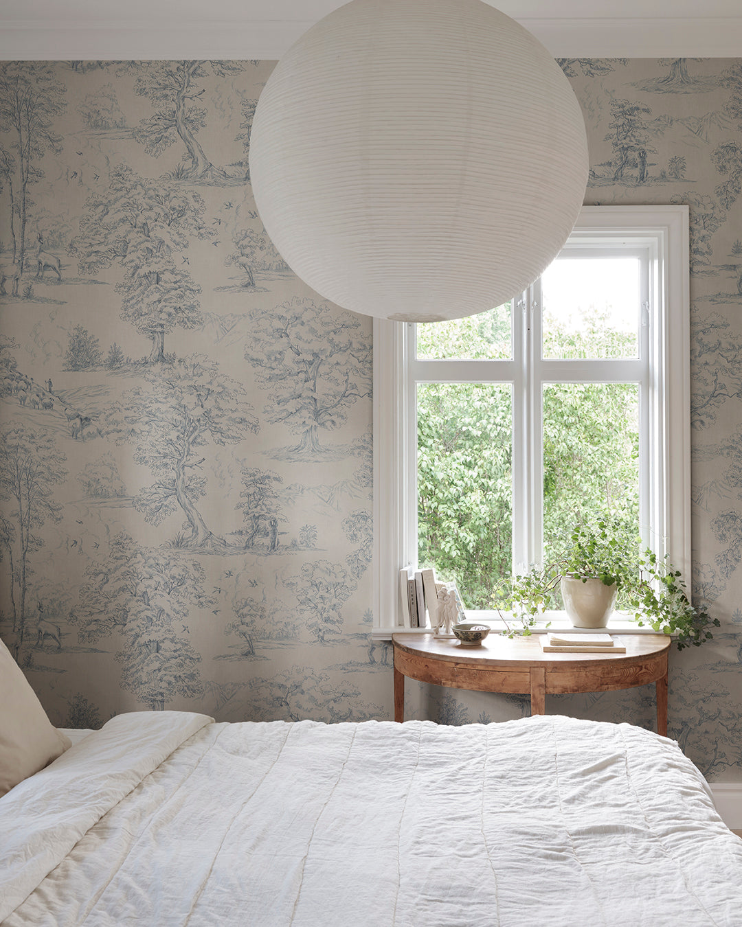 This toile wallpaper is Sandberg's own travelogue from Southern France with a hand-drawn illustration on a becoming textile background.