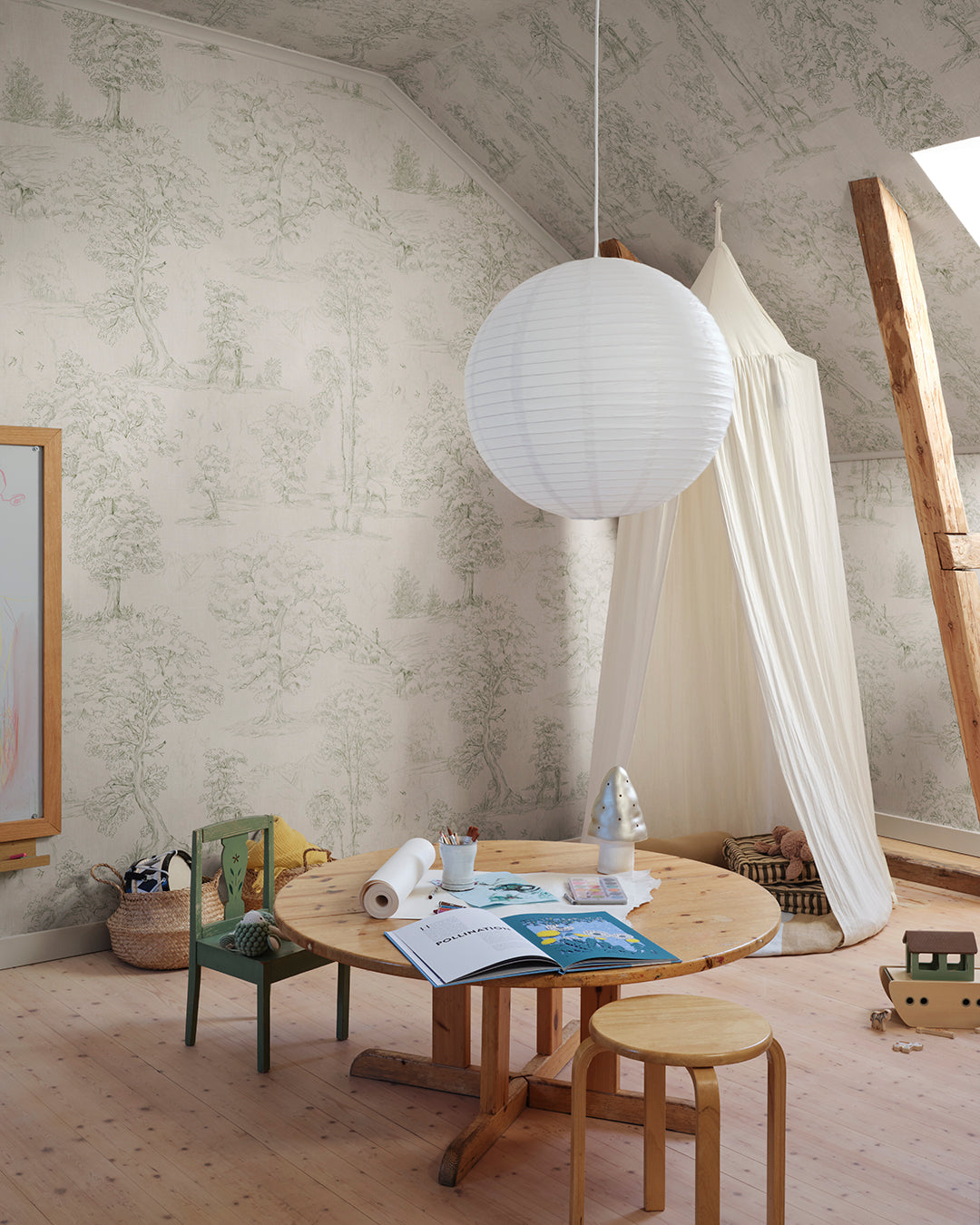 This toile is Sandberg's own travelogue from Southern France with a hand-drawn illustration on a becoming textile background.