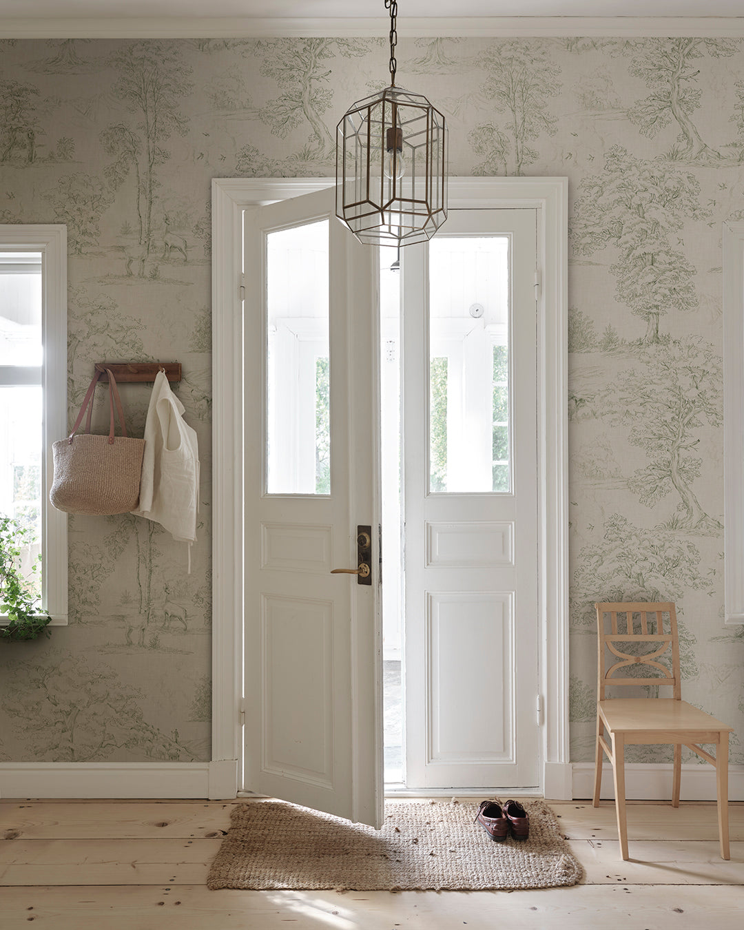 This toile is Sandberg's own travelogue from Southern France with a hand-drawn illustration on a becoming textile background.